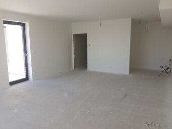 3+kk s terasou a sklepní kójí - 8
