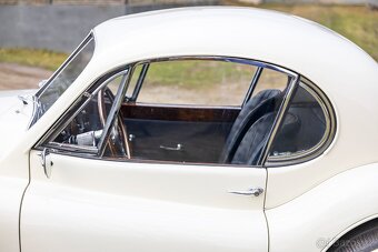 Jaguar XK120 Coupe - 8