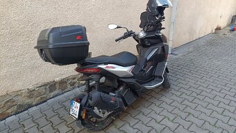 Aprilia SR GT 200 - 8