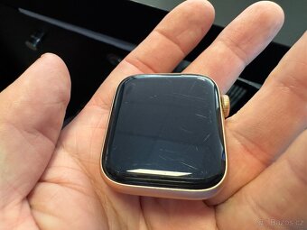 Apple Watch SE 44mm Gold (zlaté), hliníkové + NOVÝ Řemínek - 8