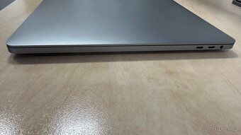 Apple MacBook Pro 16" Late-2019 (A2141) - 8