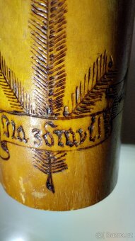 Starý dřevěný pivní korbel s víčkem - 8