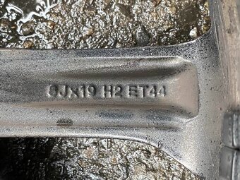 ALU kola Škoda VEGA 19" 8J ET44 + pneu 235/40/R19 - 8