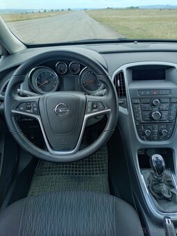 Opel Astra J 1.4i 74kW první majitel najeto pouze 49tis.km - 8