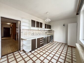 Prodej, rodinný dům se zahradou 606 m2 - Jindřichův Hradec - - 8