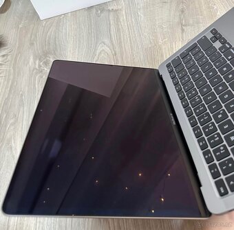 MacBook Air M1 (2020) – 8GB / 256GB / Space Grey – TOP stav - 8