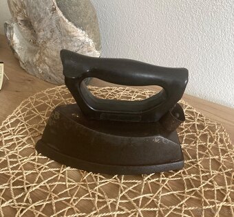 Starožitná žehlička - 8