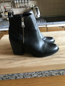 zimní a letni obuv, kozene kabelky - 8