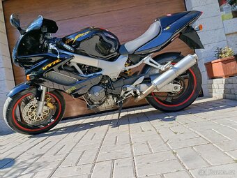 Honda vtr 1000 - 8
