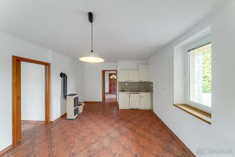 Prostorný dům se dvěma jednotkami a vzrostlou zahradou - 8