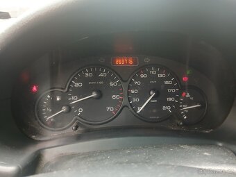 Citroen berlingo 1.6 hdi rok 2010 - 8