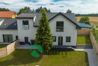Úsporný a prostorný RD, 6+kk, 183 m2 v obci Jenštejn - 8