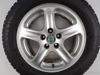 Škoda Octavia - Originání 15" alu kola - Zimní pneu - 8