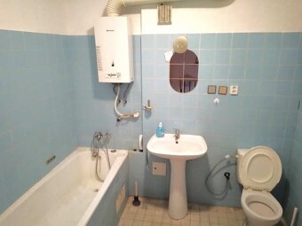 1.lůž. pok. studentiKy + 1 místo ve 2.lůž. pok. RD, zařízeno - 8