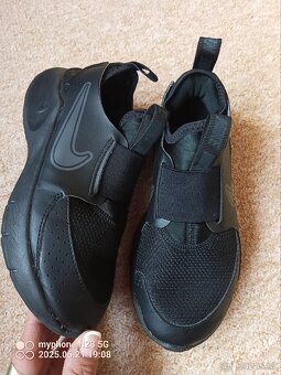 Tenisky černé zn."NIKE" vel."33.5" - 8