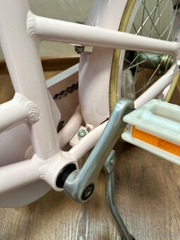 Růžové kolo Banwood bike s přídavnými kolečky - 8