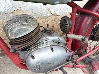 ČZ 125c export červena verze - 8