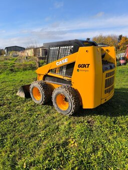 Smykový nakladač Case XT 60 strongco - 8