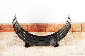 Kovový obloukový stojan na dřevo ke krbu 4LINE z pásoviny - 8