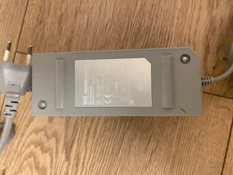 Herní konzole Nintendo Wii s příslušenstvím + 4 hry - 8