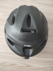 Lyžařské helmy Bollé a Giro - 8