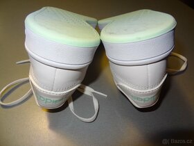 Bílé tenisky Adidas s mintovými prvky vel. UK 4 / 36 - 8