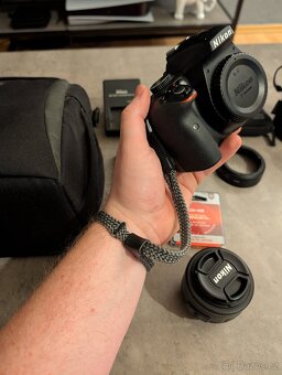 Nikon D3300 + 35mm nikkor, příslušenství - 8