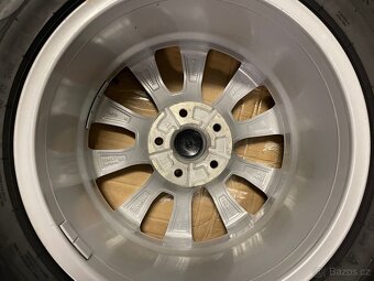 Original zimni vw Amarok r17 5x120 Pirelli 245/65/17 95% - 8
