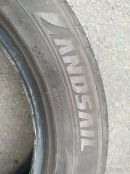 Prodám 2 letní gumy LANDSAIL 195/55 R15 - 8