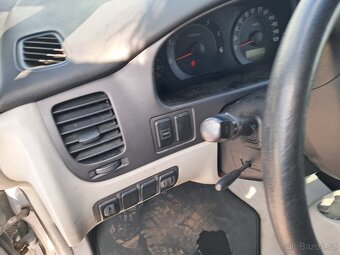 Hyundai Trajet 2.0 CRDi 7místné r.v. 2005 - 8