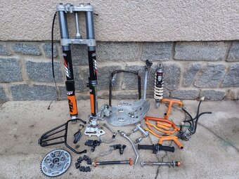 KTM LC4 640 - 620 NOSIČE BOČNÍ, KRYT MOTORU ... - 8