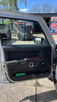 Jeep Commander USA verze - 8