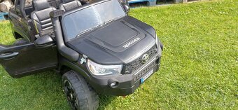 Dětské elektrické autíčko TOYOTA HILUX 2 místné - 8