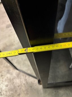 Starší vitrína se skleněnými dveřmi – vintage styl - 8