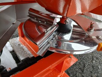 Rozmetadlo písku soli 1000 l - 8