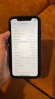 iPhone 11 64GB černý. Top stav - 8