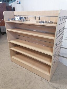 Prodejní 4 straný regál na kolečkách - 8