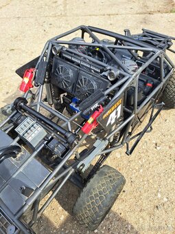 Prodám Traxxas UDR, nabíječka + 2 baterie a nové kola - 8