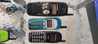 Staré mobilní telefony - 8