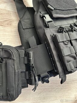 Prodám airsoft. taktický nosič plátů v černém provedení - 8