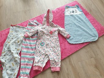 Set dívčího oblečení - 8