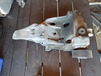 BMW E90+91, chladičová stěna - 8