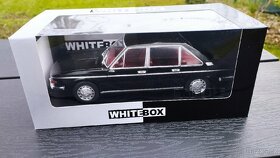 Tatra 613 černa ( 1:24 ) - 8