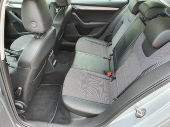 Škoda Octavia III ELEGANCE combi 2.0TDi DSG XENON - 8