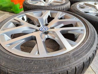 VW originál ALU R17 5x100 + 215/40/17 - 8
