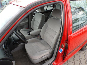 Volkswagen Golf 1,6 i AUTOMAT - 8