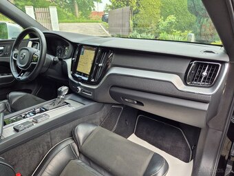 Volvo XC60 R-Design AWD 2.0D 140kw 8st. AT • 2019 • 4x4 - 8