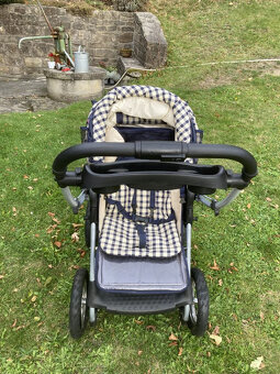 starší kočárek - 8