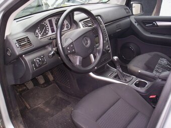 Mercedes-Benz B180 i - 8