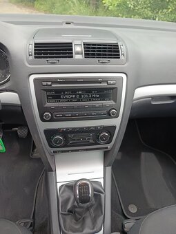škoda octavia 2.0 Tdi 6 kvalt r.v 2012 /11 - 8